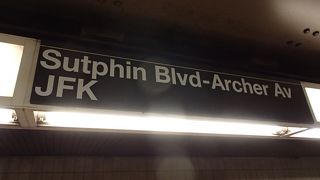 エアトレインを乗り換え、メトロでマンハッタンへ