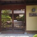 川沿いの落ち着いた旅館