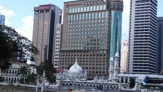 銀行ですけど…