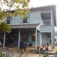 お庭に椅子がありゆっくりできます