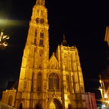 夜の聖母大聖堂