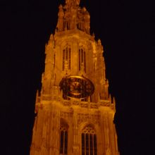 街のどこからでも鐘楼が見えます