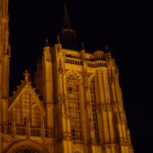 火災などに見舞われとうとう完成しなかった南塔