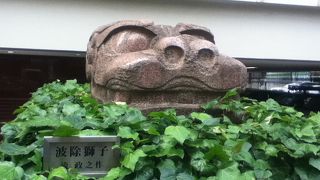 迫力のある獅子像