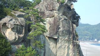 海に向かって吼える獅子岩の憂い