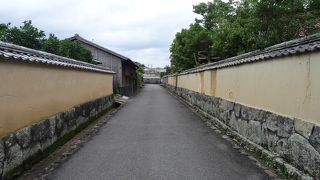 土塀が綺麗です。