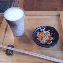 蕎麦を待ちながら一杯！