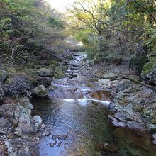 尾平コースは第一吊橋を渡る。