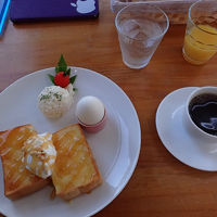 朝食。コーヒーはお代わり自由でした