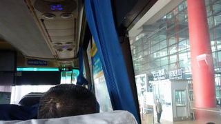 途中で降りるなら荷物はバスに持ち込まないと