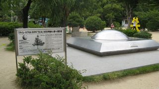 大阪万博を記念して埋設された