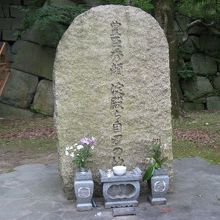 大阪城 秀頼 淀殿ら自刃の地の碑