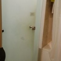 スリガラスのトイレのドア。おしゃれです。