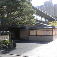 夜のライトアップは尚風情があります