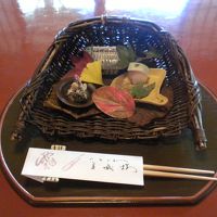 季節感をあしらった前菜