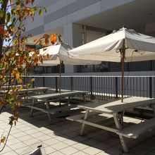 このテラス席でいただきました。