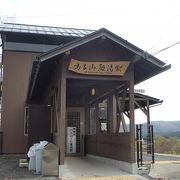 こじんまりした委託駅