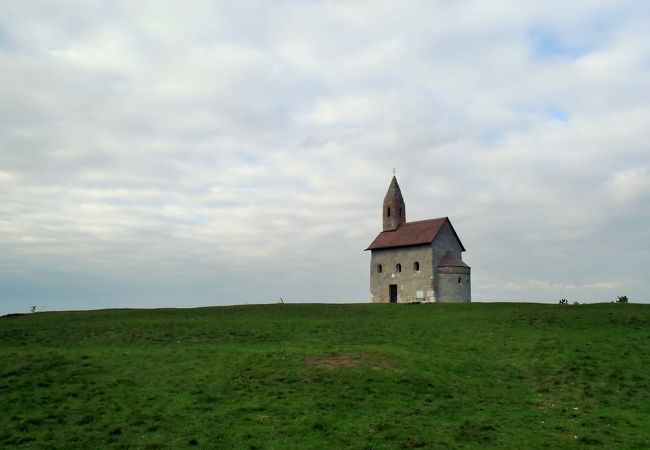 丘の上の孤高の教会