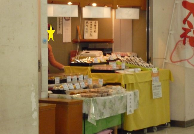 ＪＲ高槻駅のマツモトキヨシの横にあります