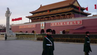 厳重なセキュリティを通らないと行けない