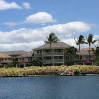 キングズ方面から見たコンドミニアム棟