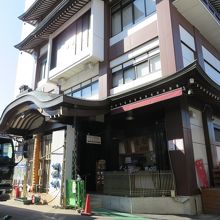 今はちょっと工事中の万松寺の正面の入口