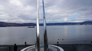 ボート、遊覧船、足湯、間欠泉