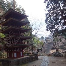 五重塔と本堂（灌頂堂）の屋根