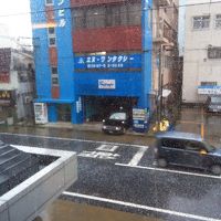 台風上陸時、レストランから外を撮影