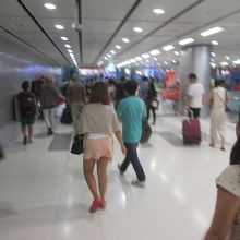 スワプンナーム空港駅