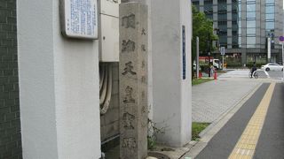 簡素な石碑があるだけ