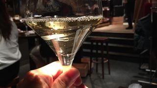 ワインも飲めるショップ