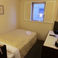 シンプルで綺麗なシングルルーム。