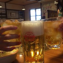 平日の昼間のビールはサイコーです。