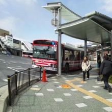 田舎の赤バス?京阪バス?。