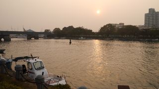 海へと注ぐ河口。