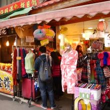 あれこれ売っています。