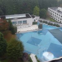 大きなプールが見えました