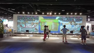 平日は小学校の社会見学で混雑