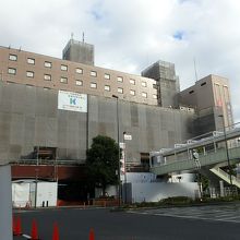 駅から眺めたところ。改修工事中