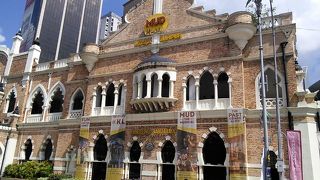 劇場として活用されています