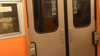 空港地下の駅あり