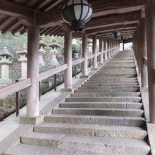 「長谷式」と呼ばれるまあるい燈籠がいい！