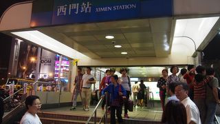 駅を降りれば西門