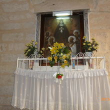 バーリの旧市街で見かけた窓の飾りっぽいマリア像！