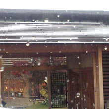 入店前から風情あり