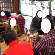 店内の様子　満員です