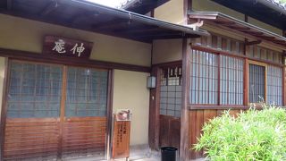 博物館のまえにあります！