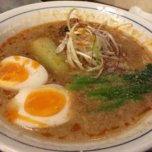 担々麺 味付け玉子のせ