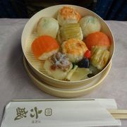 彩りよく、可愛い手まり寿司はおいしかった。